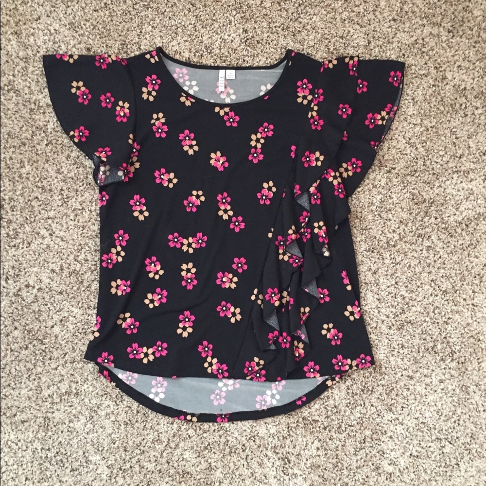 ELLE Women’s Floral Top Size M. dv-12WT818